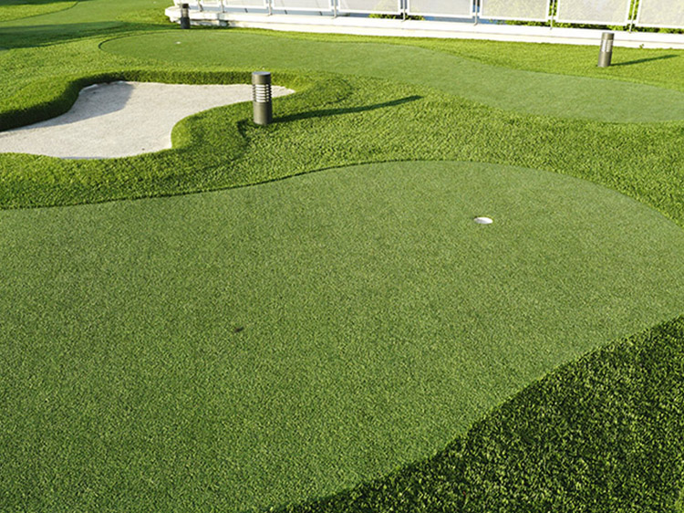 Install Synthetic Grass in Seattle for Greener Putting Greens