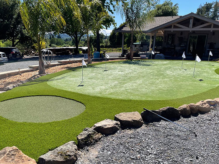 Perks of Artificial Grass Putting Greens in Phoenix for Golfers