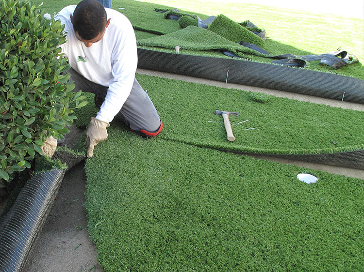 Why Hiring an Expert for Your Artificial Putting Greens in Stockton is Worth It