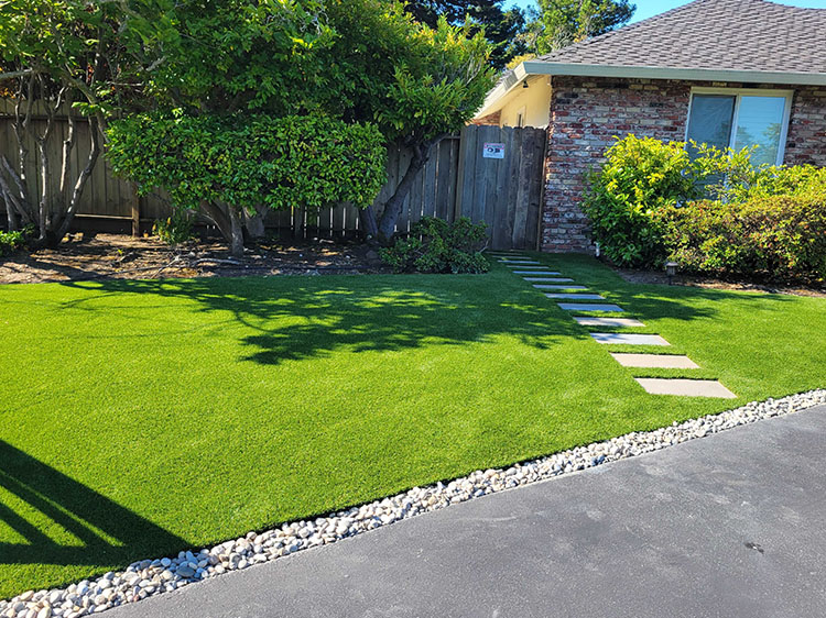 The Cooling Benefits of Synthetic Grass in Yards