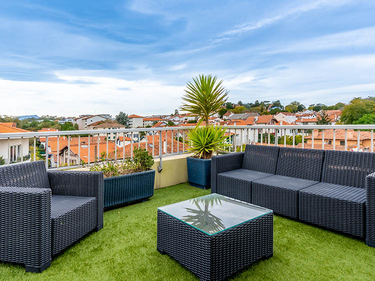 5 Creative Ways to Use Artificial Grass in Your Balcony or Rooftop Garden