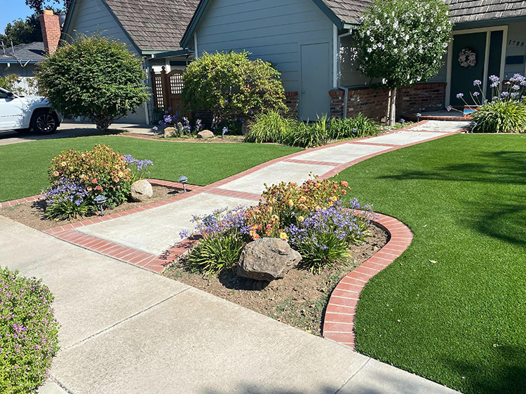 How Artificial Grass Keeps Your Front Yard Looking Green Year-Round